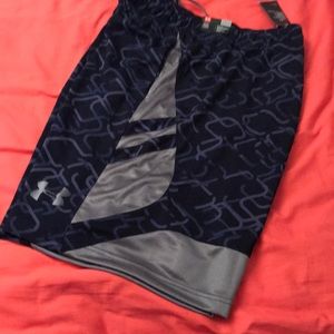 Under Armour short